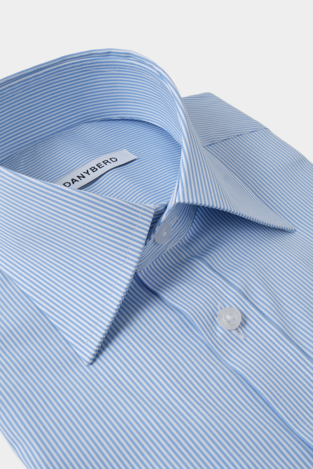 Striped shirt with a wide plunging collar - White and blue