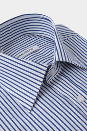 Chemise grand col plongeant à rayures couleur blanche et marine 