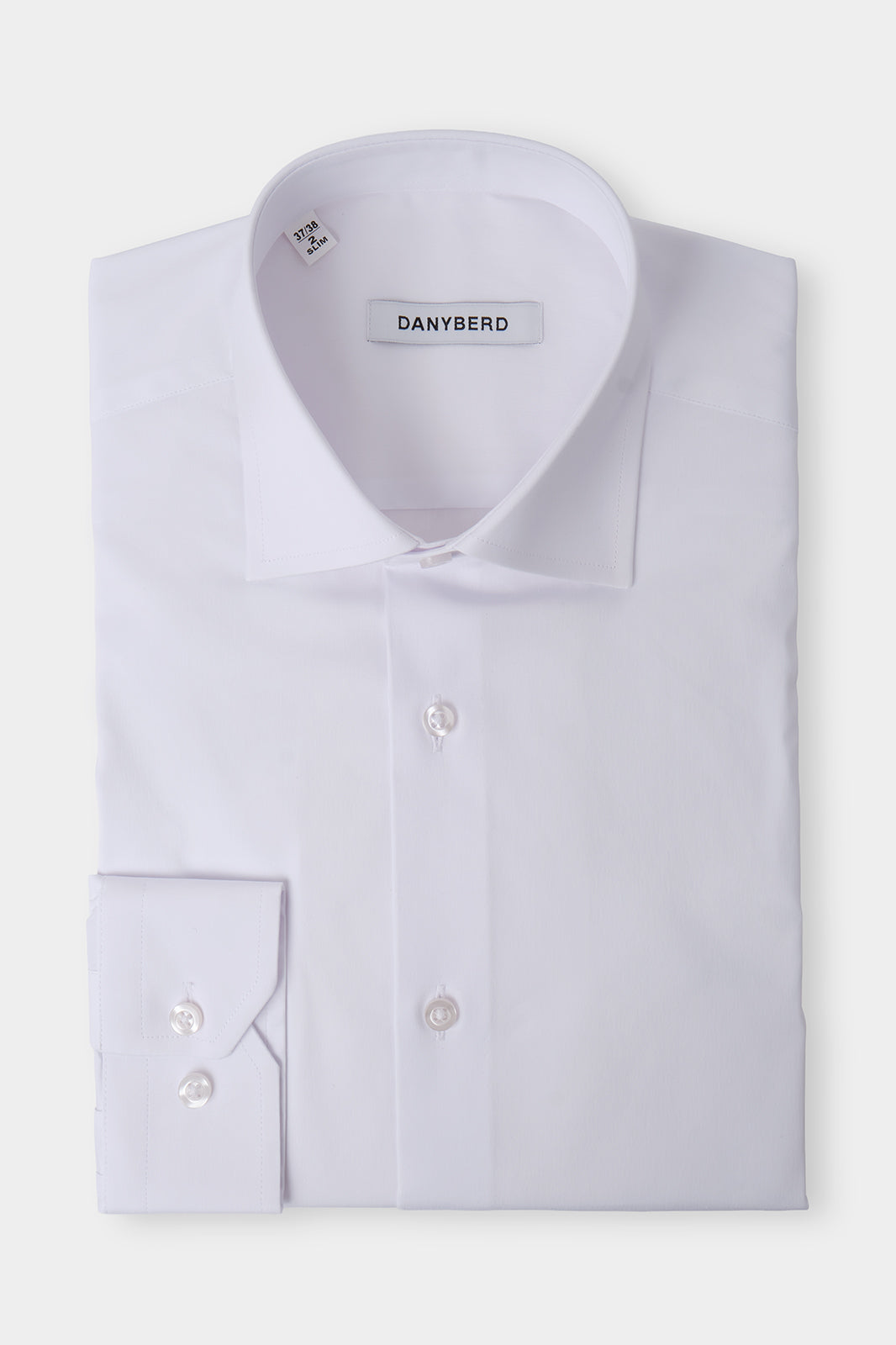Vue sur fond blanc d'une chemise non cintrée en col français en confort.