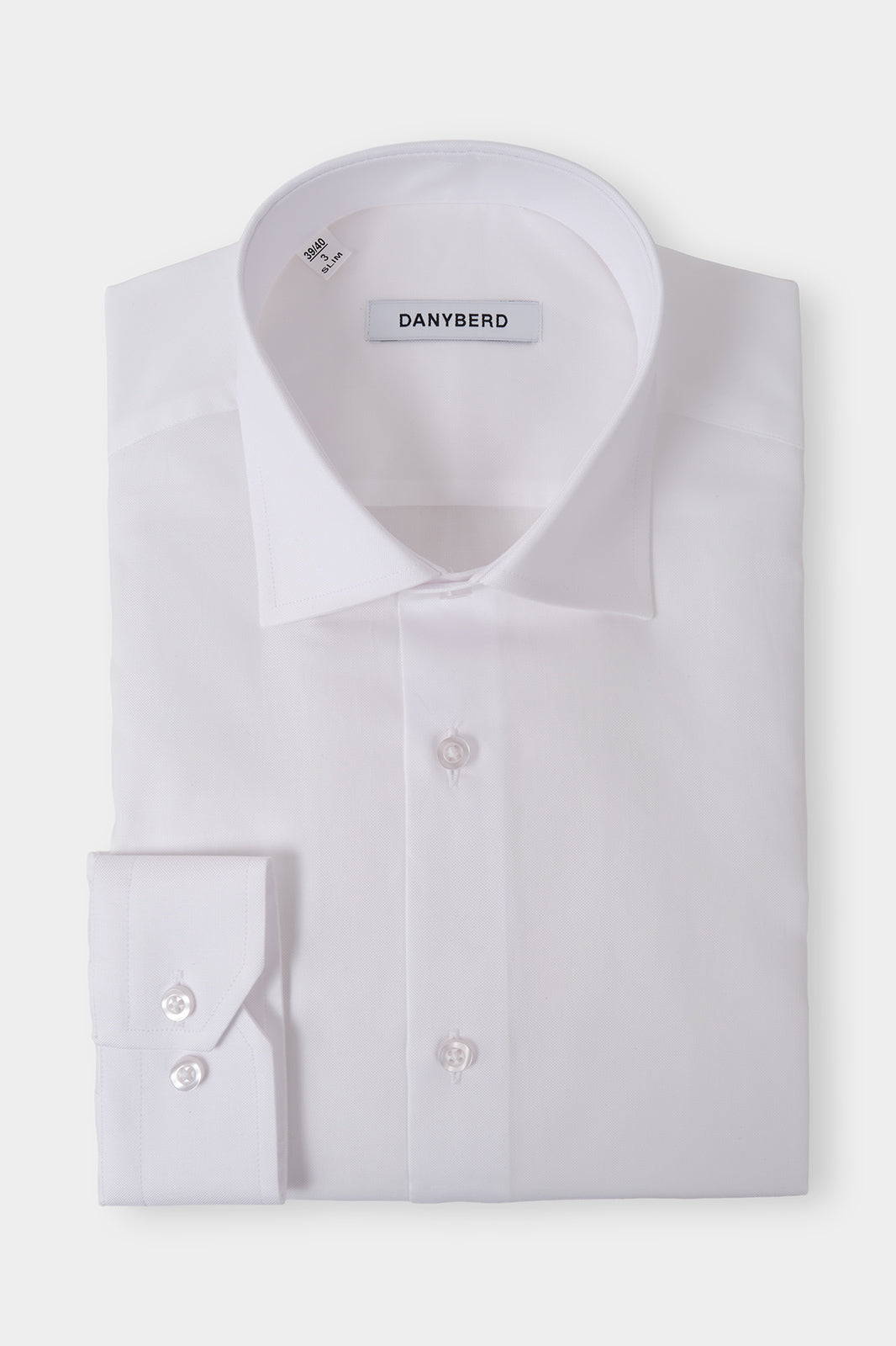 Vue sur fond blanc d'une chemise col français Duke couleur blanche en 100% coton de chez Albini.