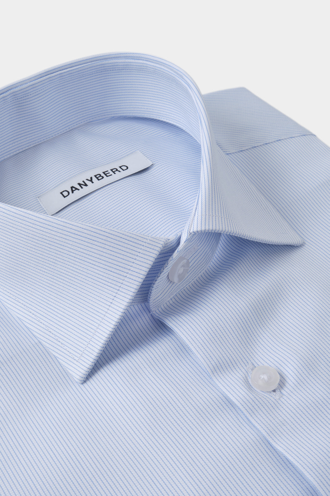 Chemise col français à rayures fines 