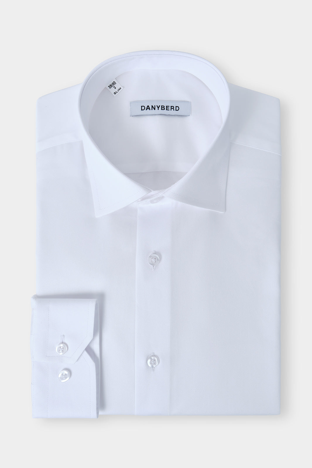 Vue sur fond blanc d'une chemise Royal en blanche en coton