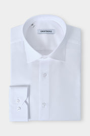 Vue sur fond blanc d'une chemise Royal en blanche en coton