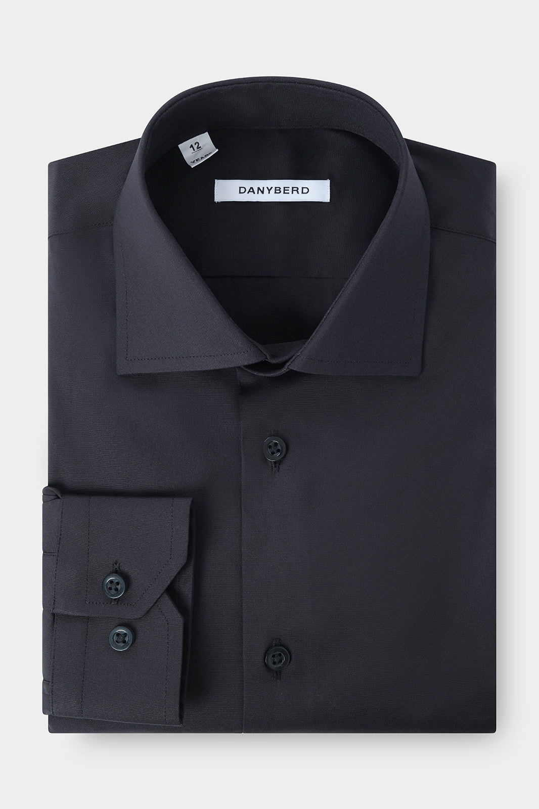 Cette chemise Noir en coton à coupe cintrée vous procurera un look élégant. Le col sans couture au bord et les poignets boutonnés ajoutent une touche de sophistication.