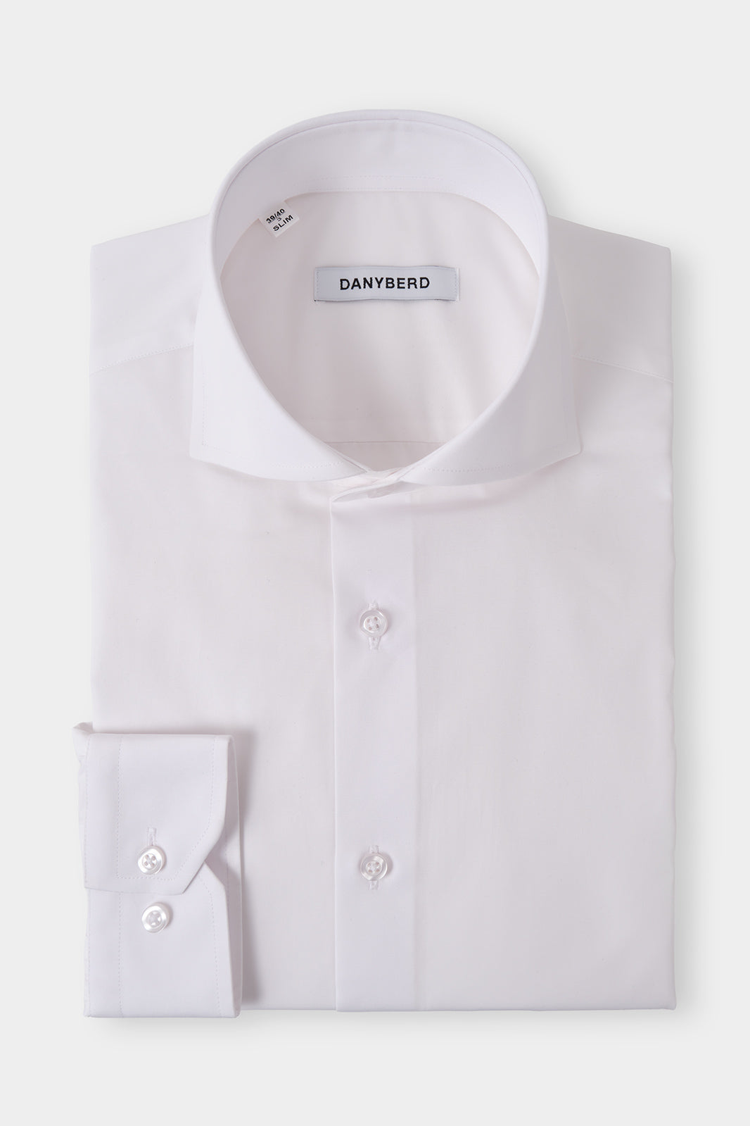 Vue sur fond blanc d'une chemise col italien Pop couleur Blanche en 100% coton de chez Albini.