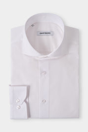 Vue sur fond blanc d'une chemise col italien Pop couleur Blanche en 100% coton de chez Albini.