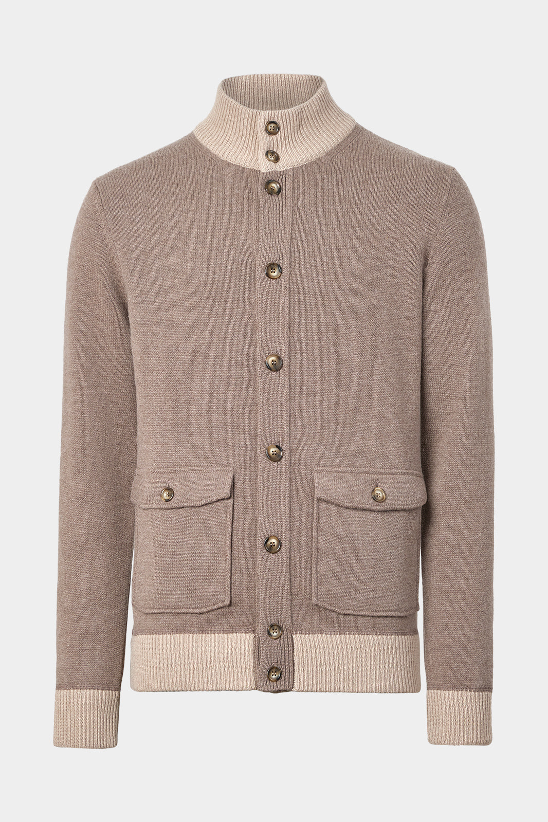 Vue sur fond blanc d'un cardigan en laine et cachemire en beige et taupe
