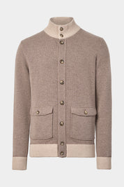 Vue sur fond blanc d'un cardigan en laine et cachemire en beige et taupe