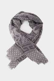 Vue sur fond blanc d'un chèche gris en laine imprimés blanc 