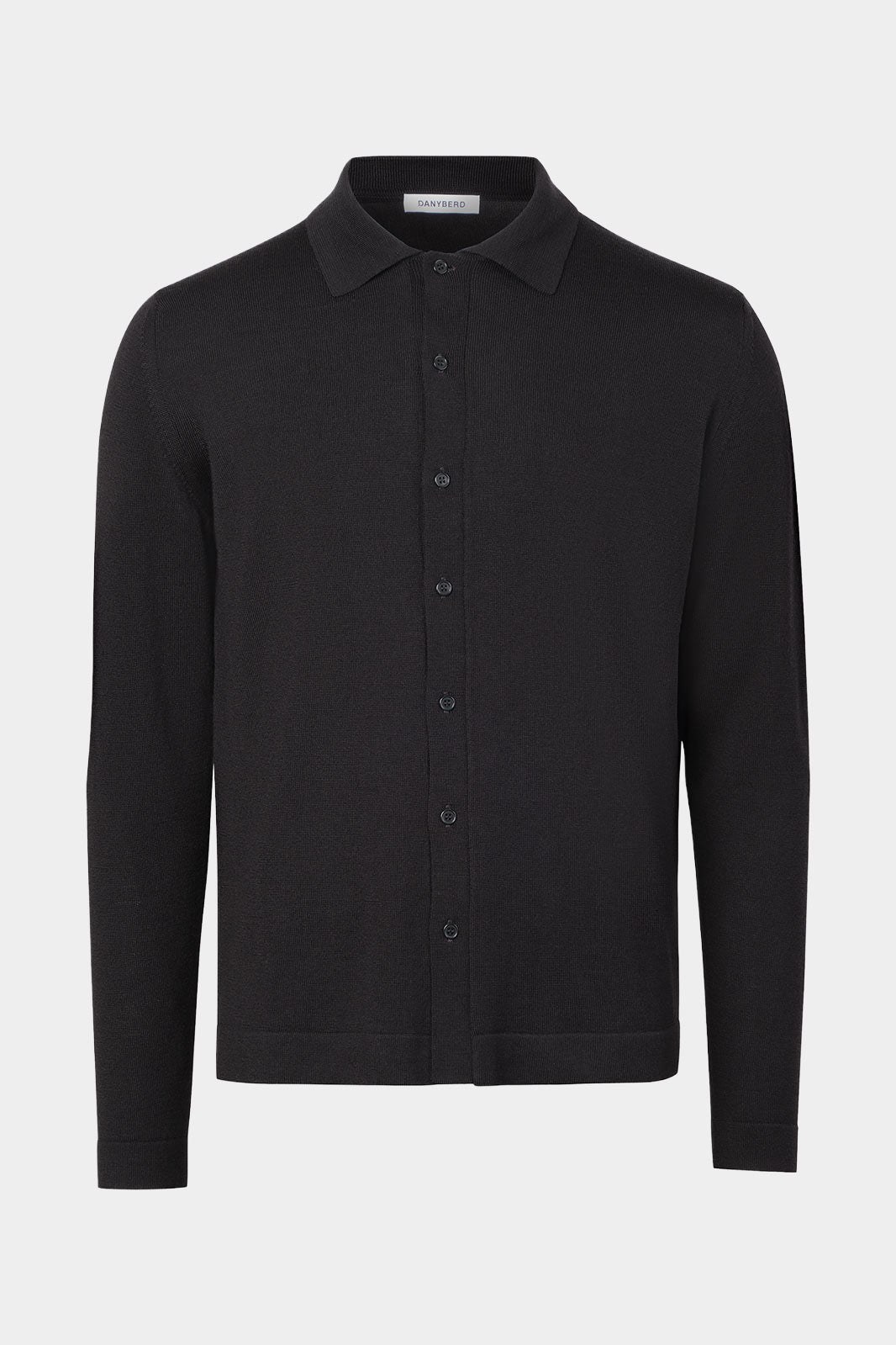 Vue sur fond blanc d'un pull polo chemise en 100% laine d'Italie en Noir.