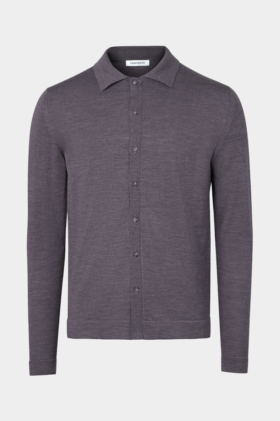 Vue sur fond blanc d'un pull polo chemise en 100% en gris anthracite.