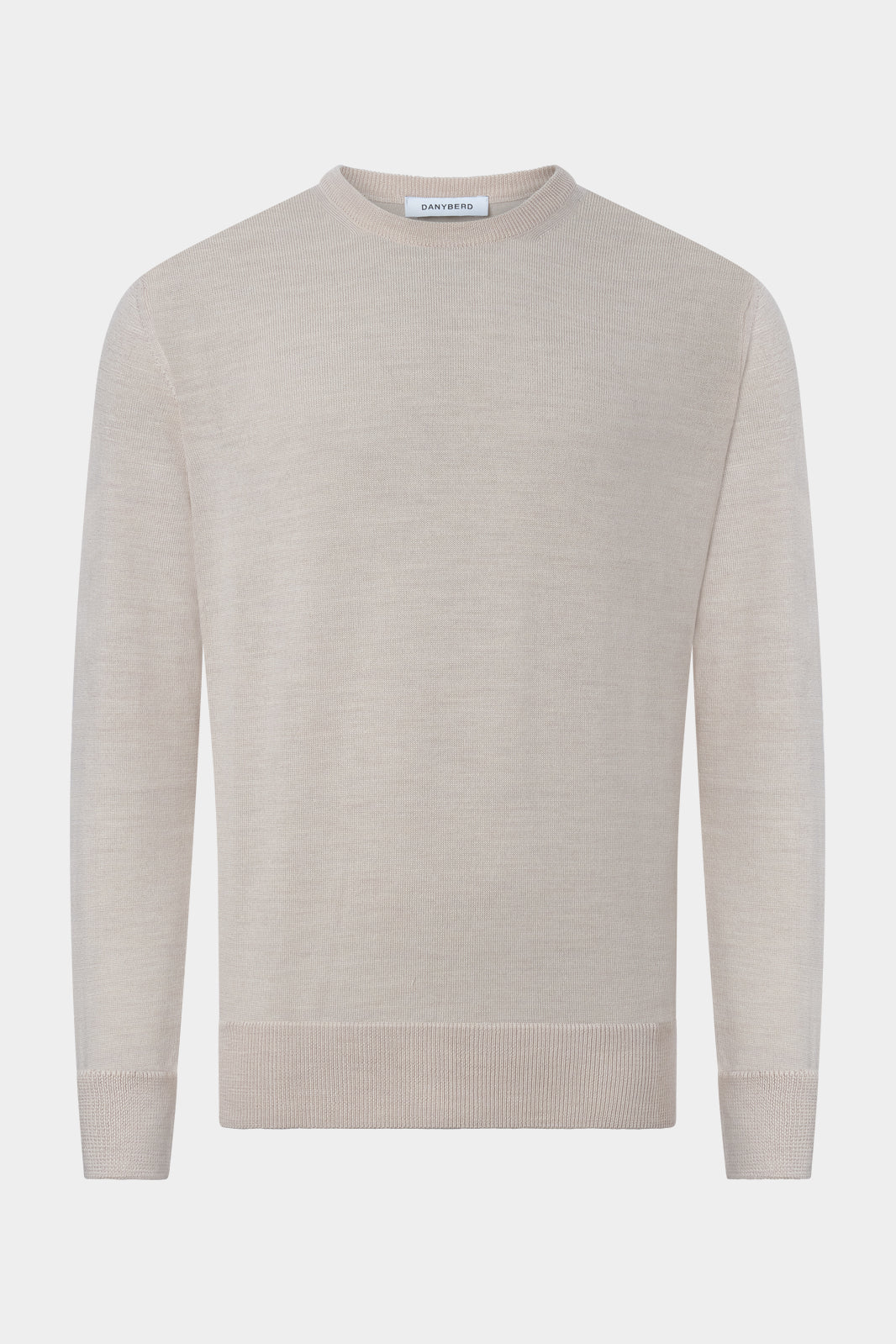 Vue de face sur fond blanc un pull col rond en laine mérinos beige au bord côte