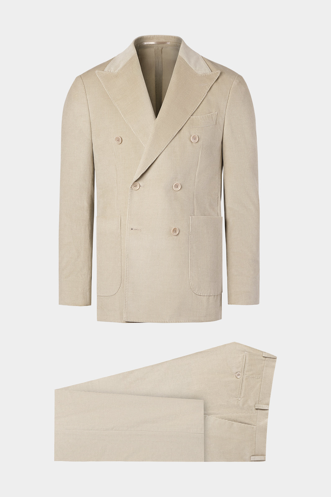 Vue sur fond blanc d'un costume croisé velours côtelé en beige clair sur un tissu made in Italy.