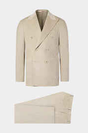 Vue sur fond blanc d'un costume croisé velours côtelé en beige clair sur un tissu made in Italy.