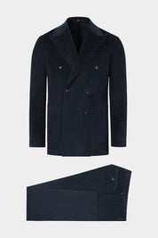 Vue sur fond blanc d'un costume croisé en velours côtelé en marine sur un tissu made in Italy.