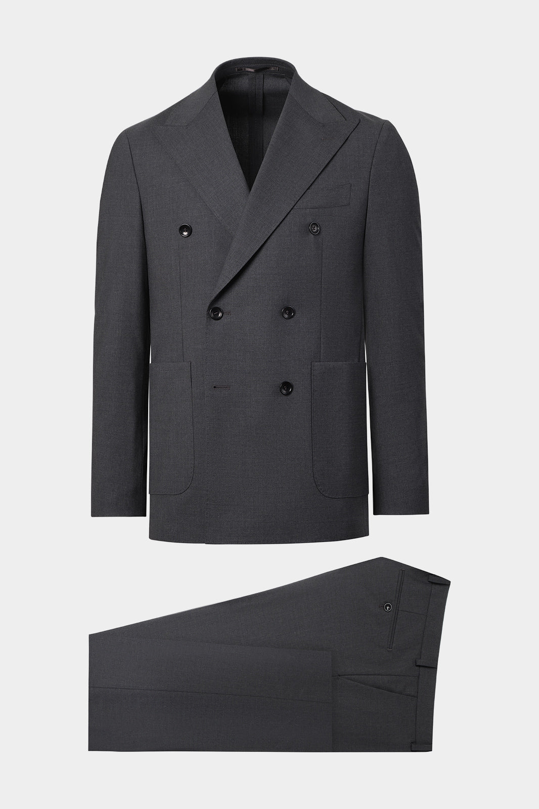 Vue sur fond blanc d'un costume croisé en laine stretch de couleur gris  avec pantalon traditionnel. Tissus italiens en 95% laine, 5% élasthanne.