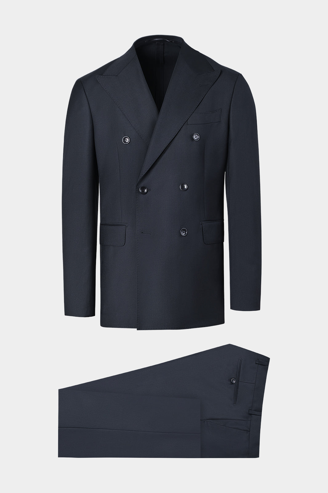 Vue sur fond blanc d'un costume croisé poche à rabats en marine