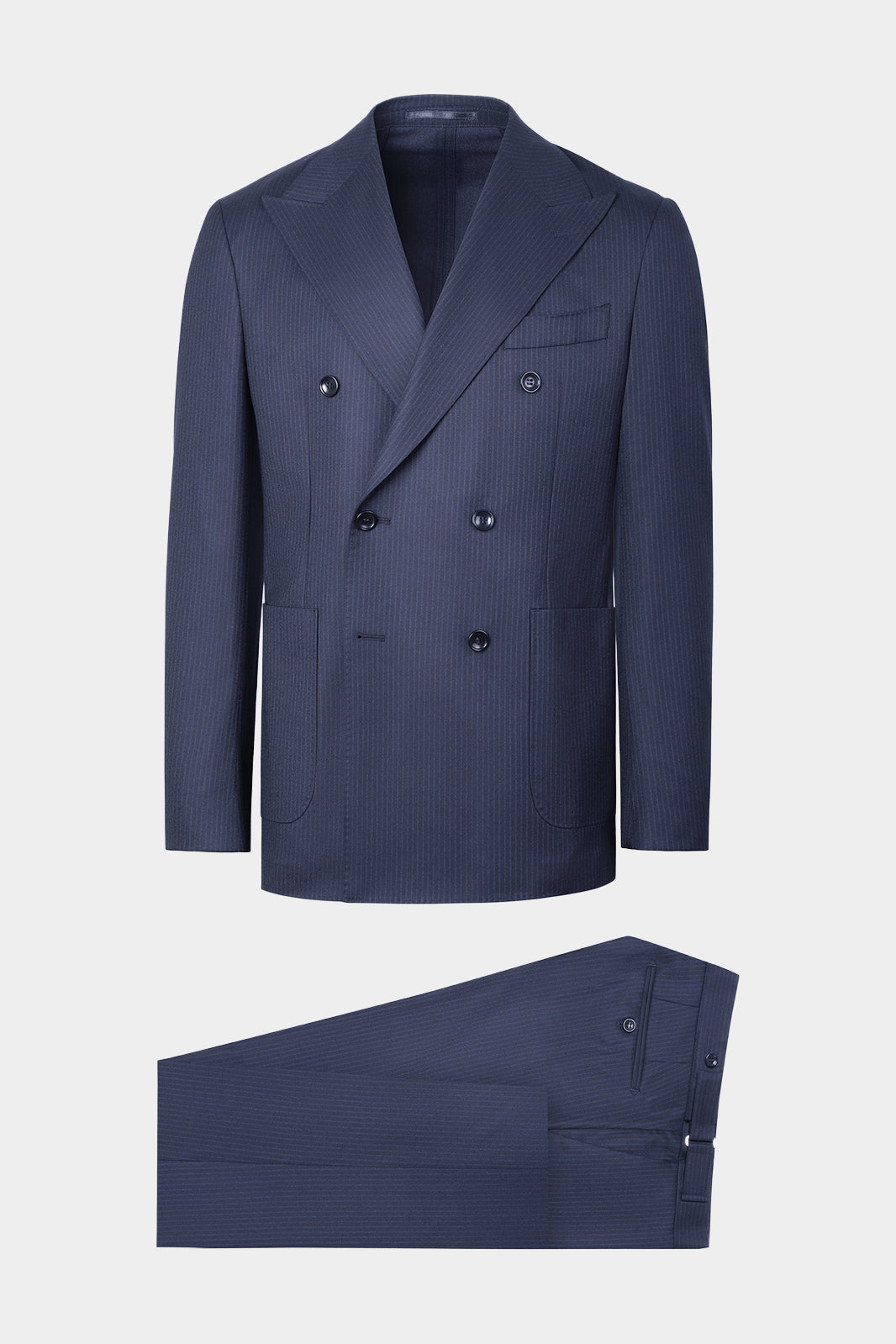 Vue sur fond blanc d'un costume croisée marine à petites rayures bleu sur un tissu italien de chez Vitale Barberis Canonico en 100% laine.