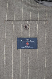 Costume croisé et pantalon patte de serrage - Gris à rayures