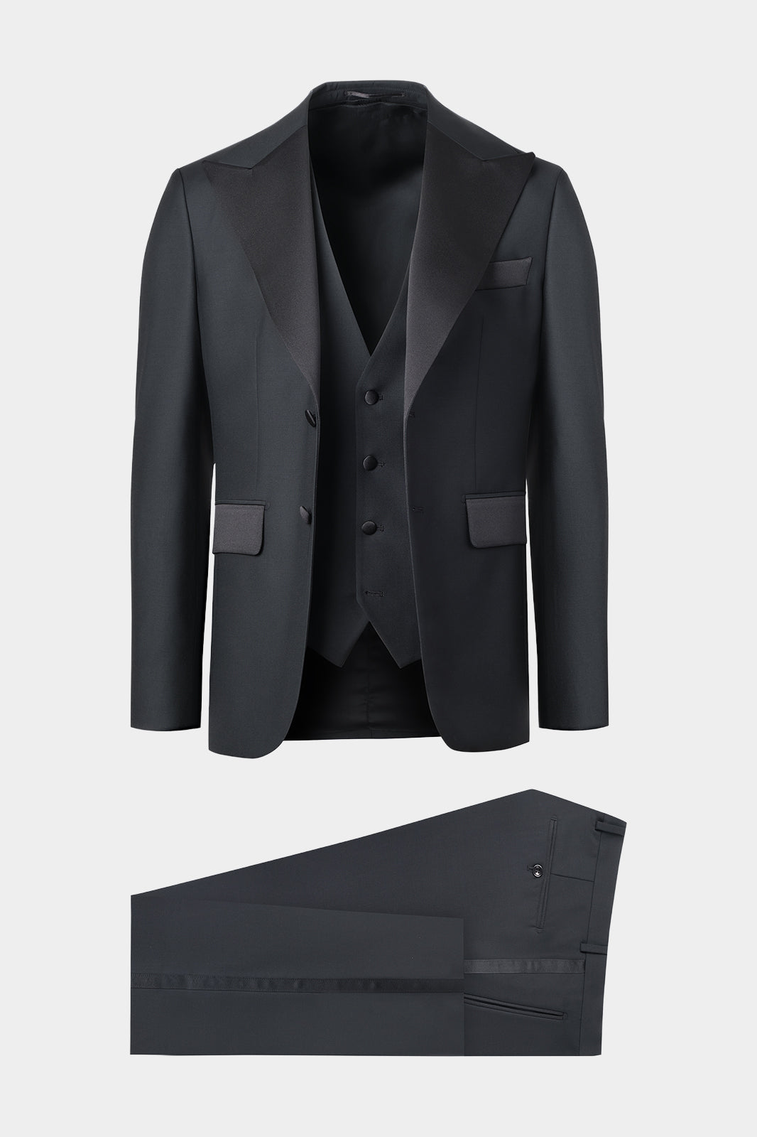 Vue sur fond blanc d'un smoking en laine d'Italie en 3 pièces en noir pour hommes.