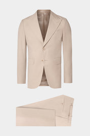 Vue sur fond blanc costume revers flèche et pantalon patte de serrage en beige