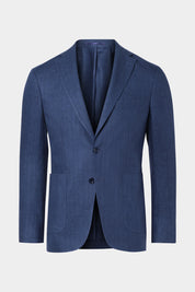 Découvrez notre veste en coupe cintrée en 100% lin, composé de 2 boutons sans épaulette et non doublée avec les poches plaquées sur le devant.