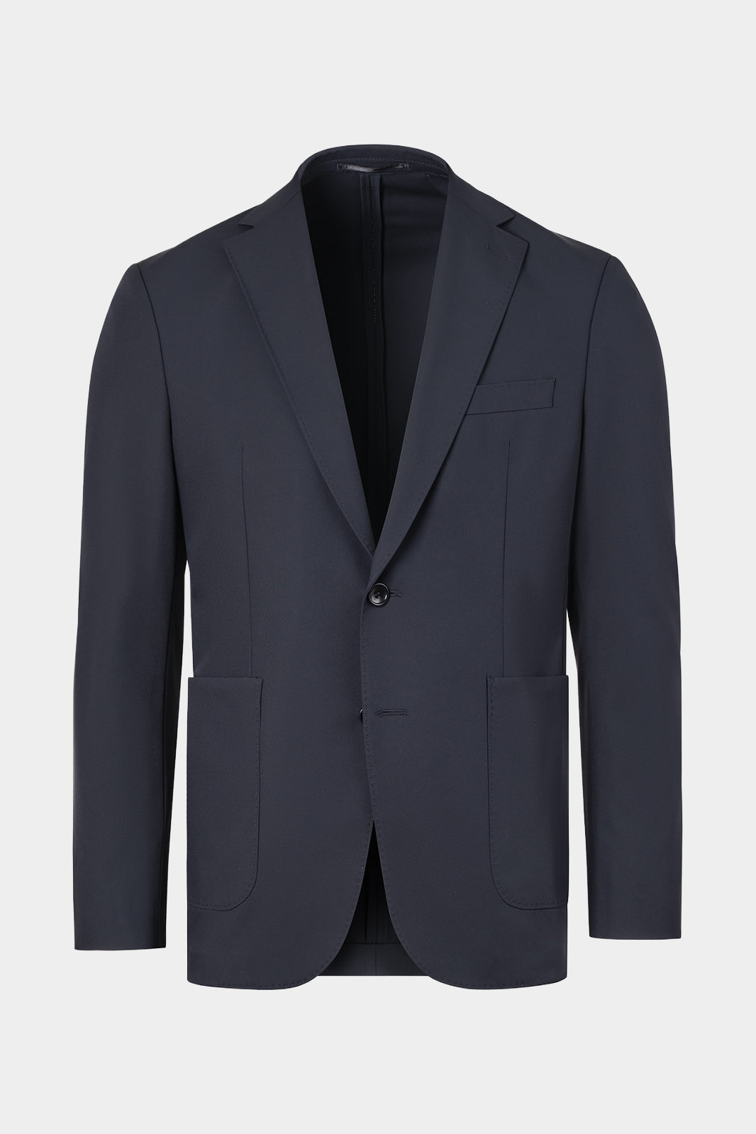 Vue sur fond blanc d'une veste de costume bon en coupe cintrée uni marine.