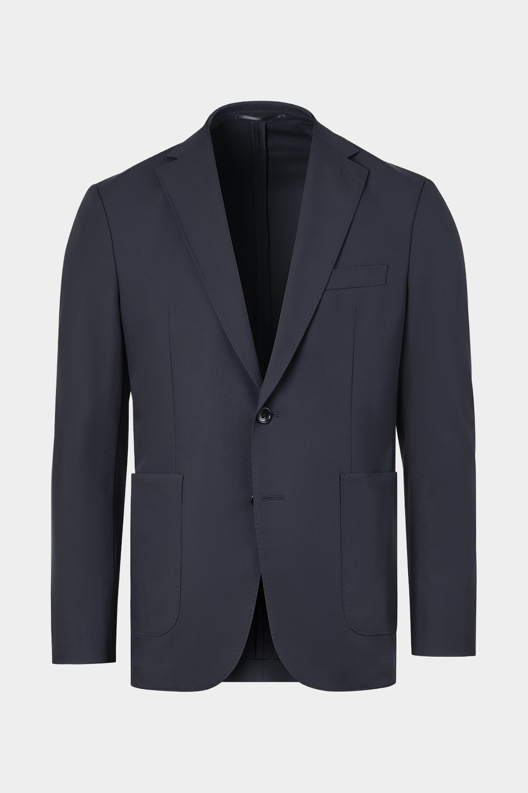 Vue sur fond blanc d'une veste de costume bon en coupe cintrée uni marine.