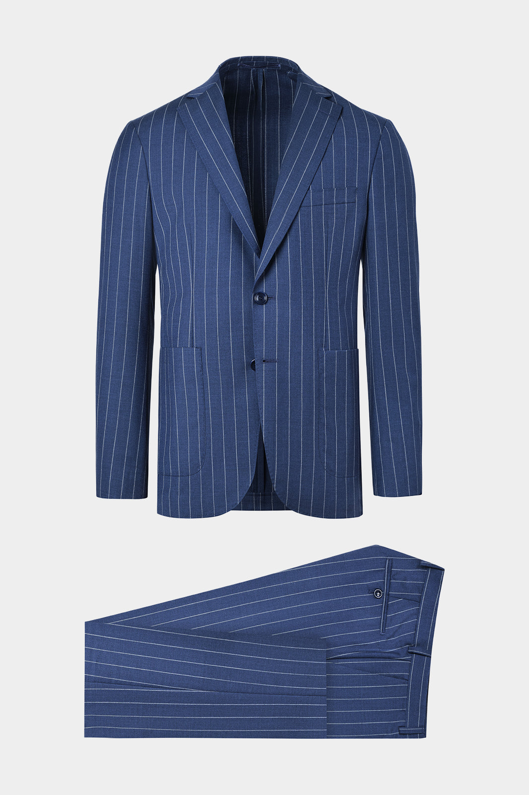 Vue sur fond blanc d'un costume à rayures en marine et blanc
