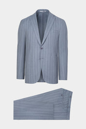 Vue sur fond blanc d'un Costume avec pantalon patte de serrage - Gris clair à rayures sur un tissu italien de chez Ermenegildo Zegna.