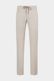 Vue sur fond blanc d'un pantalon jogpant en tissu technique de chez Olmetex gris clair avec poches zippés et cordons de serrage.