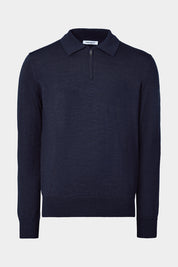 Vue sur fond blanc d'un pull col camionneur en laine en marine
