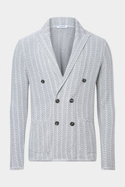 Cette veste se porte idéalement fermée, elle se compose de 6 boutons cornes et de 2 poches plaquées sur le devant. Elle est en 100% coton, fabriquée en Italie, un pays réputé pour son savoir-faire en matière de mode et de textiles.
