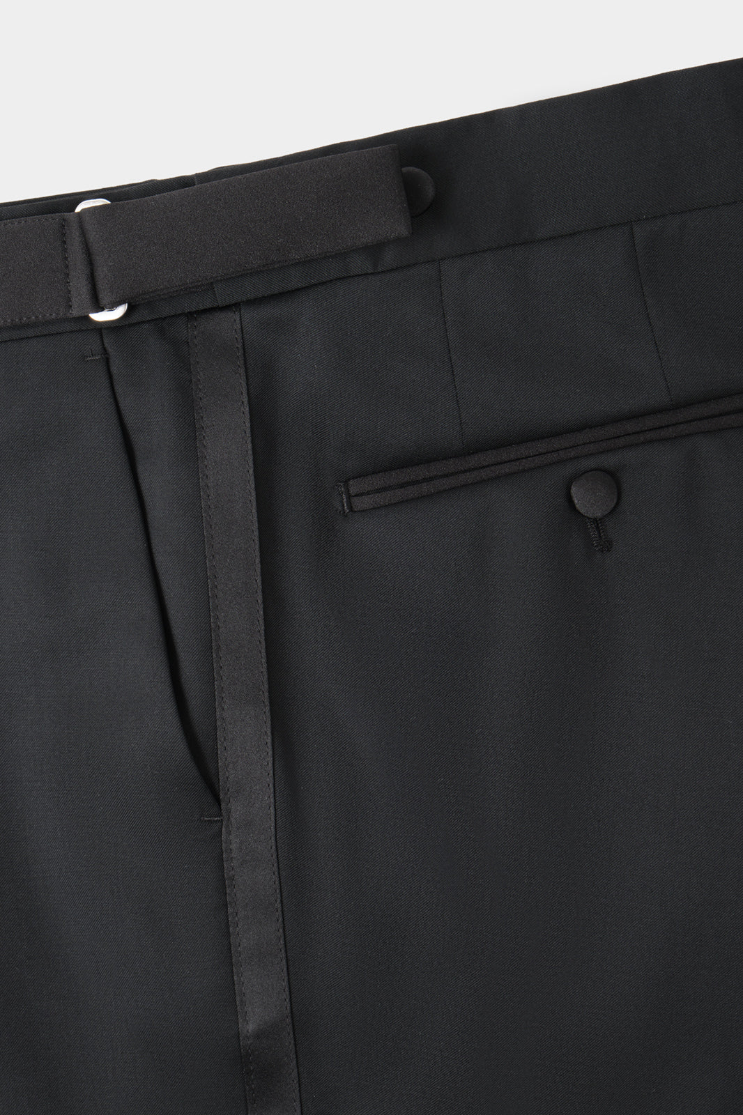 Smoking croisé blanc et pantalon noir