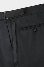 Smoking croisé blanc et pantalon noir