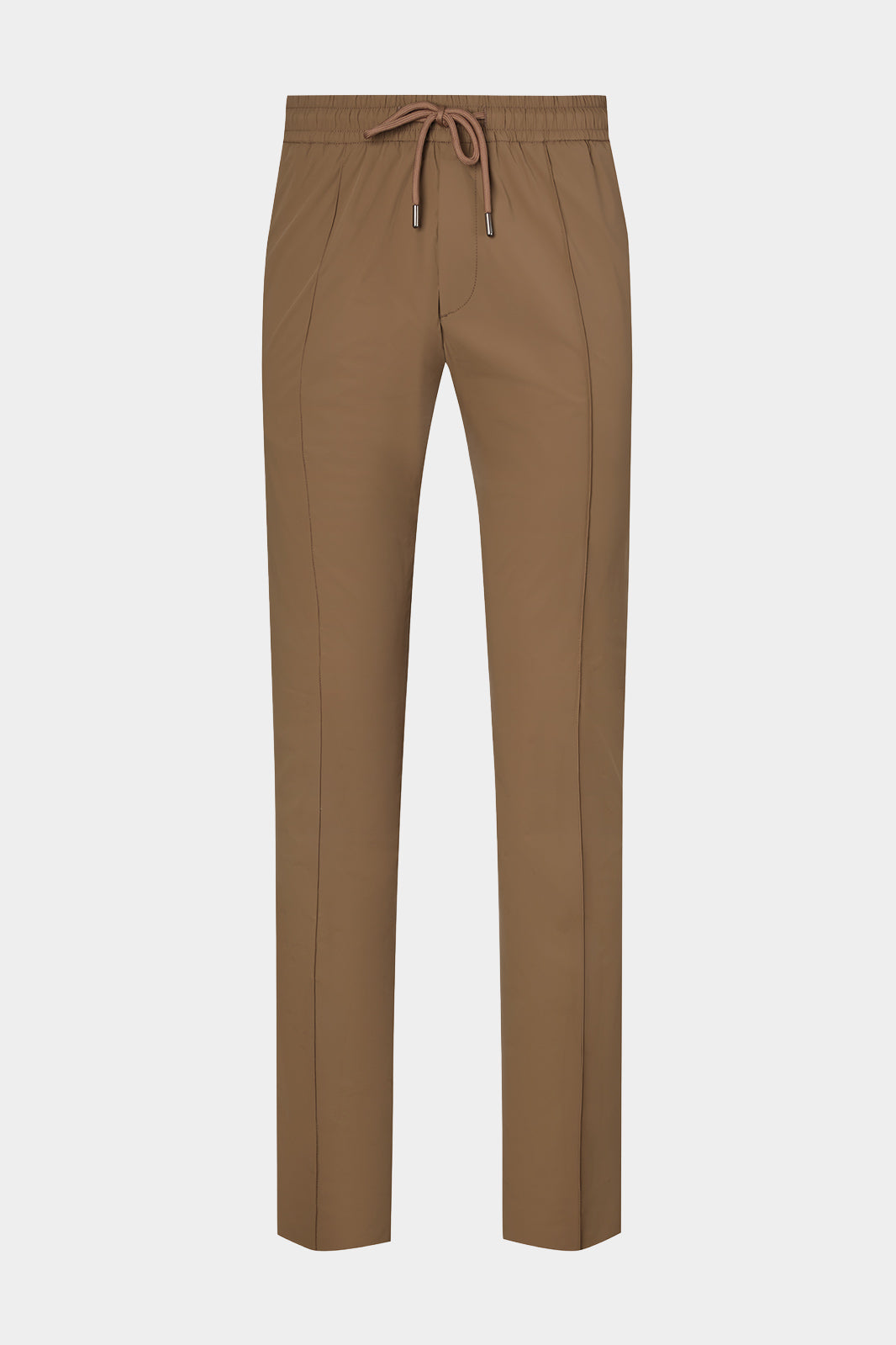 Vue sur fond blanc d'un pantalon jogpant Donatela de couleur Camel. Sur un tissu italien en 77% polyamide 23% élasthanne de chez Olmetex.