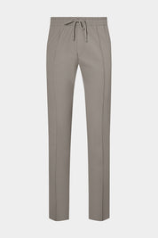 Vue sur fond blanc d'un pantalon jogpant Donatela de couleur gris. Sur un tissu italien en 77% polyamide 23% élasthanne de chez Olmetex.