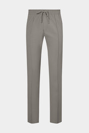 Vue sur fond blanc d'un pantalon jogpant Donatela de couleur gris. Sur un tissu italien en 77% polyamide 23% élasthanne de chez Olmetex.