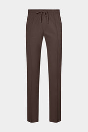 Vue sur fond blanc d'un pantalon jogpant Donatela de couleur marron. Sur un tissu italien en 77% polyamide 23% élasthanne de chez Olmetex.