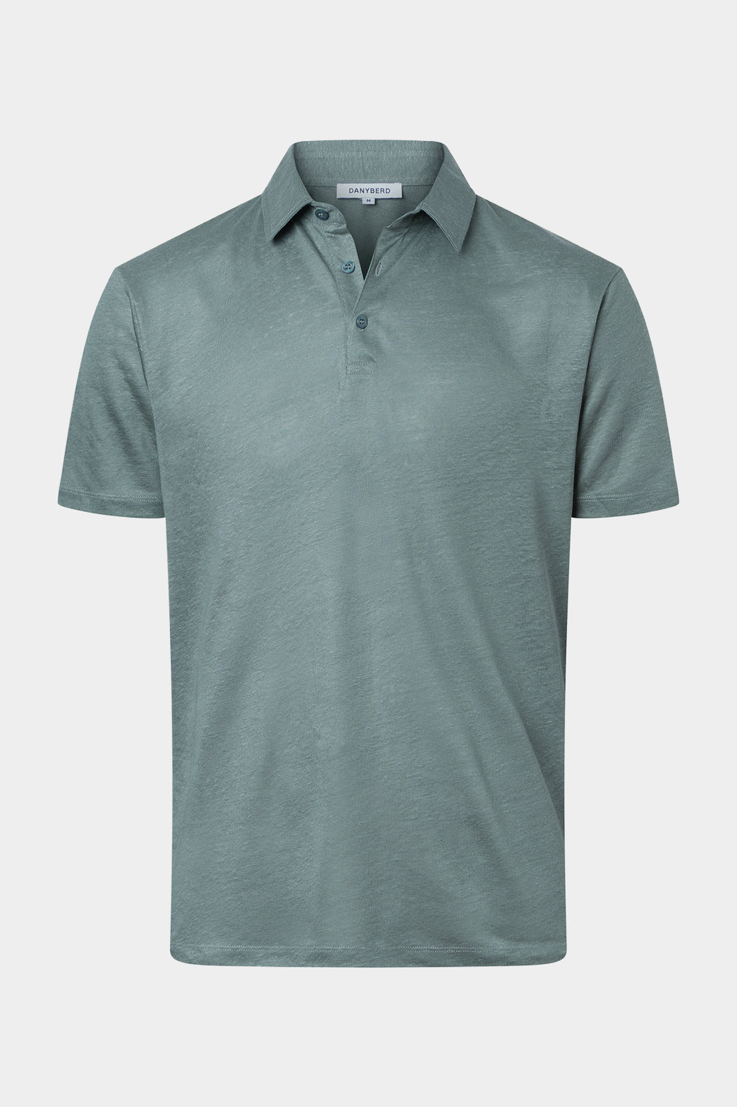Découvrez le must have de cet été, le polo chemise, pour un look Mykonos. Il est en 100% lin, avec une maille large ultra-chic et sur un lin d'exception, à la fois sport et élégant. 