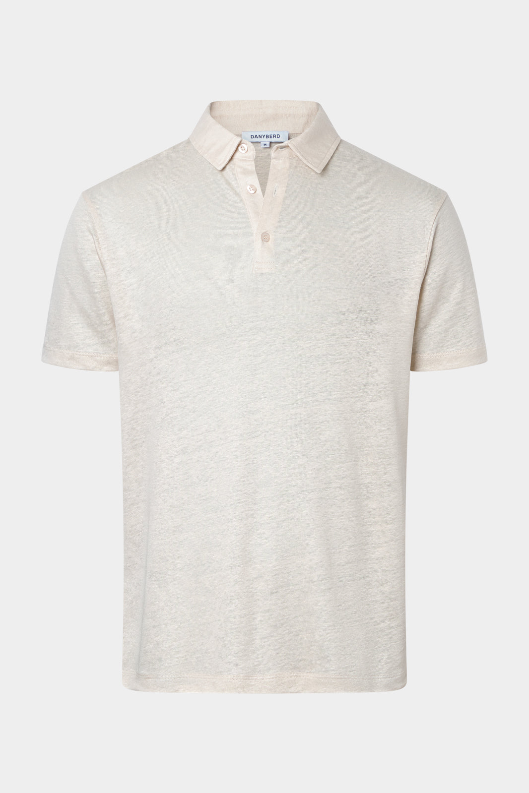 Découvrez le must have de cet été, le polo chemise, pour un look Mykonos. Il est en 100% lin, avec une maille large ultra-chic et sur un lin d'exception, à la fois sport et élégant. 