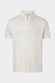 Découvrez le must have de cet été, le polo chemise, pour un look Mykonos. Il est en 100% lin, avec une maille large ultra-chic et sur un lin d'exception, à la fois sport et élégant. 
