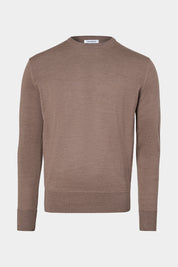 Vue sur fond blanc d'un pull col rond en taupe en laine mérinos