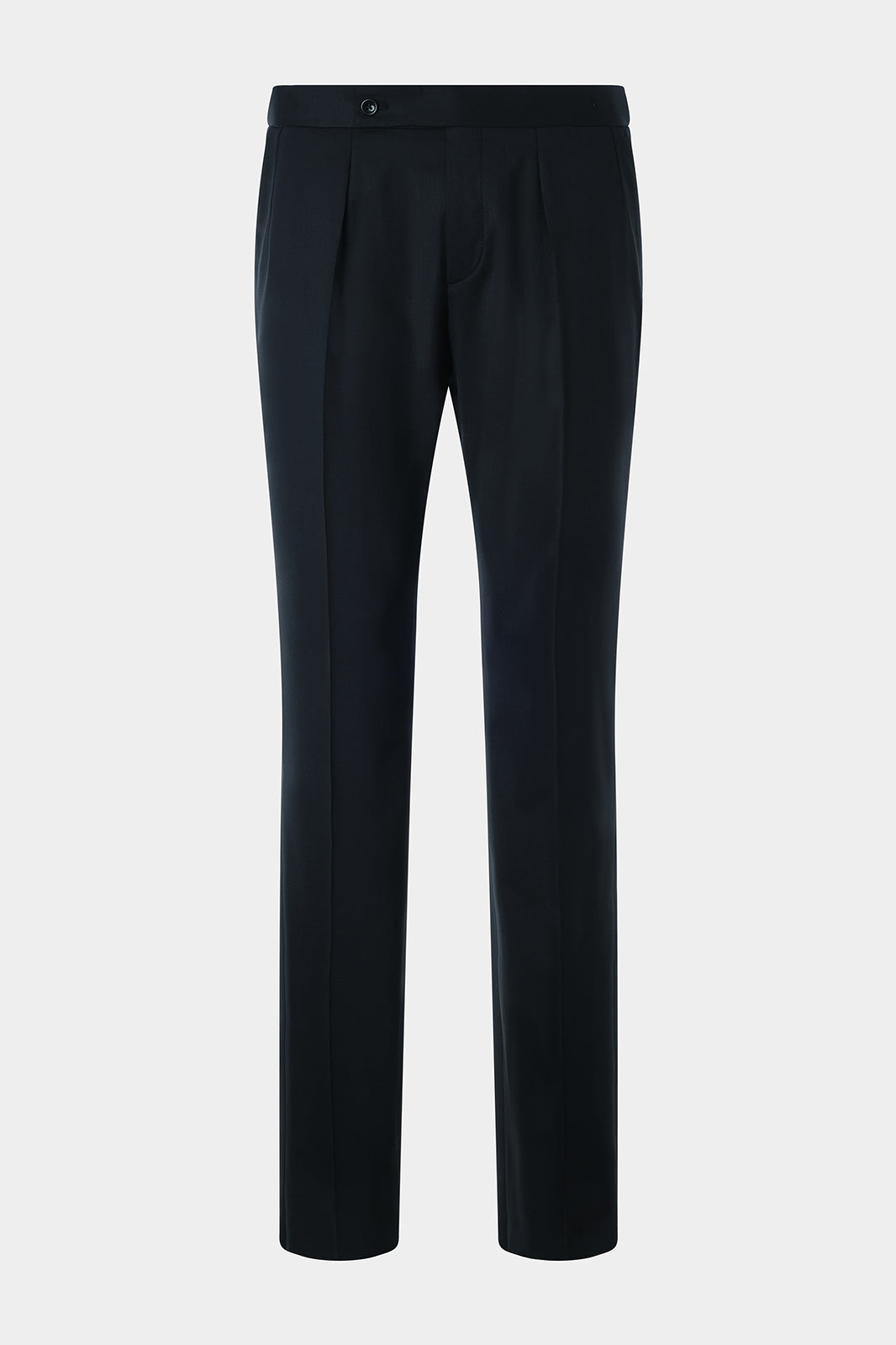 Vue sur fond blanc d'un pantalon noir type Gurkkha avec patte de serrage boutonné et pli sur le devant en laine élasthane de chez Reda un look DANYBERD