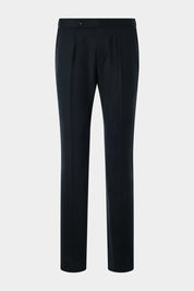 Vue sur fond blanc d'un pantalon noir type Gurkkha avec patte de serrage boutonné et pli sur le devant en laine élasthane de chez Reda un look DANYBERD