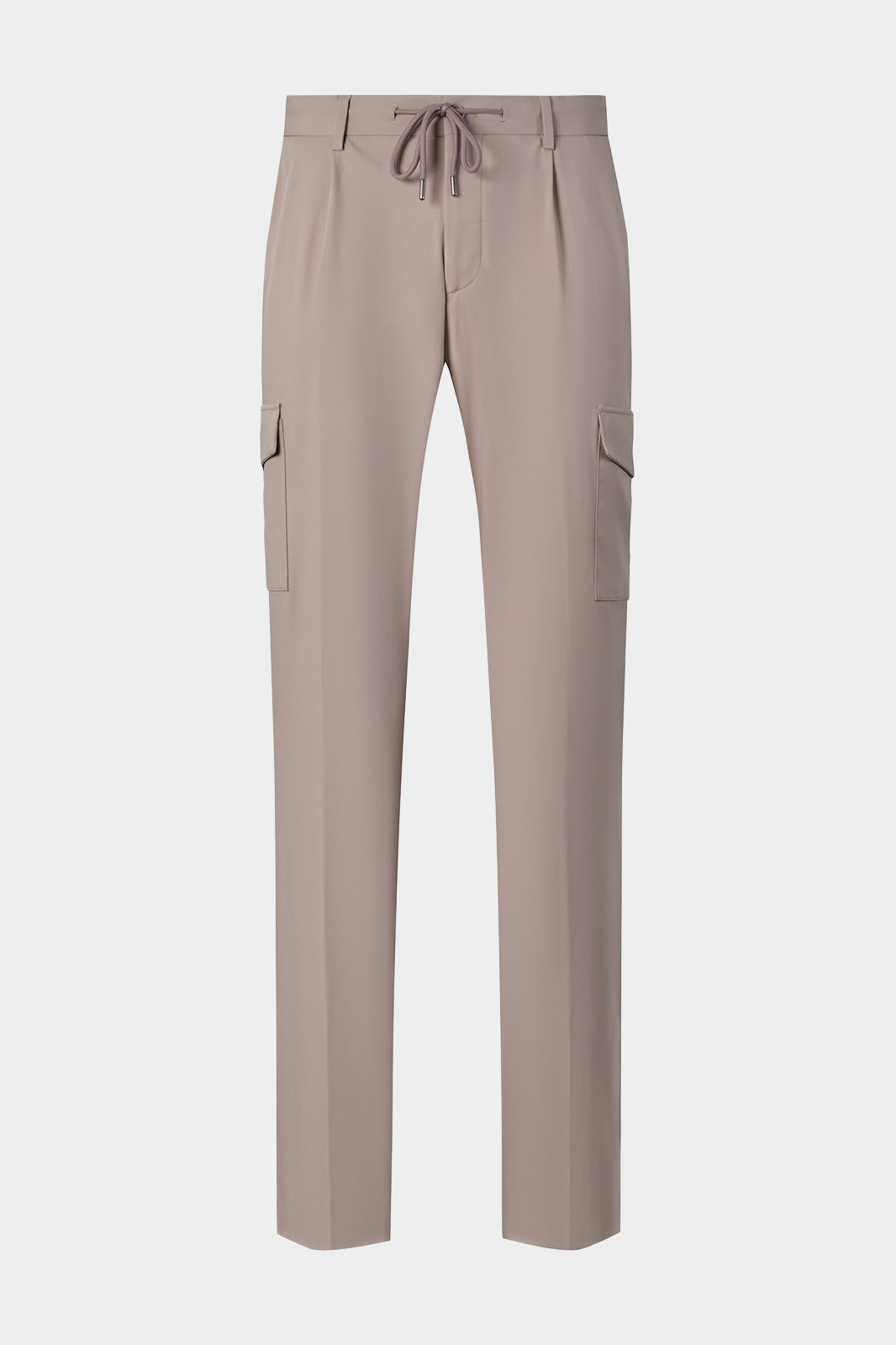Vue sur fond blanc d'un jogpant cargo technique en taupe en tissu technique de chez Olmetex