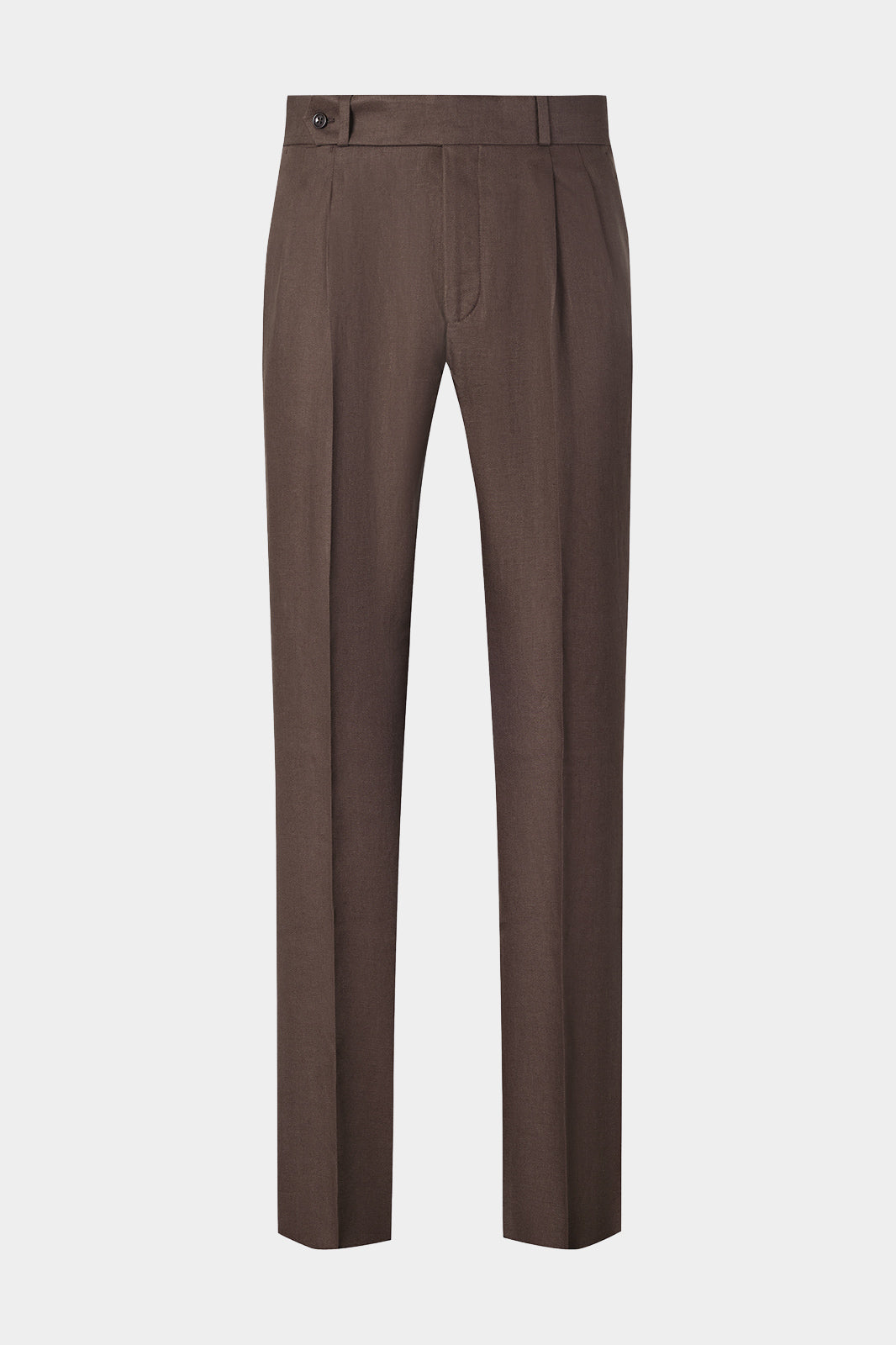 Vue sur fond blanc d'un pantalon en lin double pinces marron