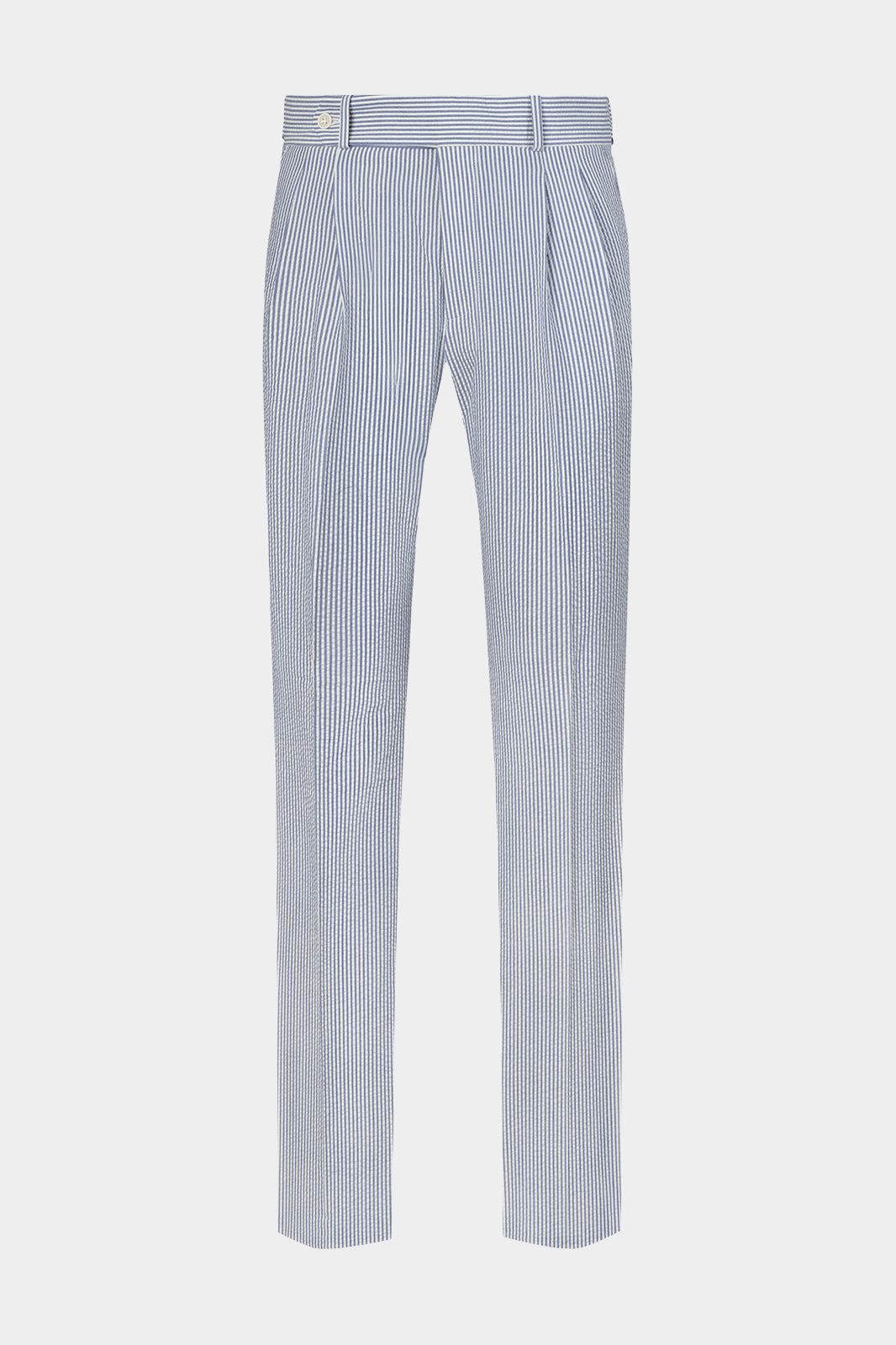 Vue sur fond blanc d'un pantalon rayé double pinces en Seersucker  de chez LeoMaster en blanc et bleu 