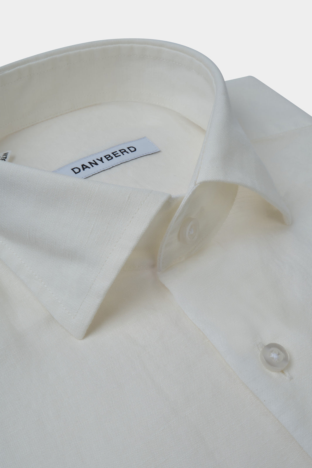 Confectionnée dans un coton haut de gamme, sa légèreté et sa souplesse en font une chemise d'un confort inégalé.