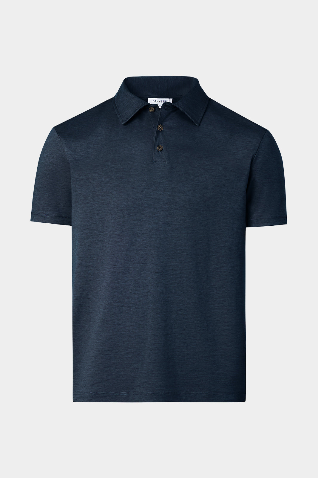 Vue sur fond blanc d'un Polo en coton jersey de couleur marine sur un tissu italien en 61% coton 28% polyamides 11% élasthanne.